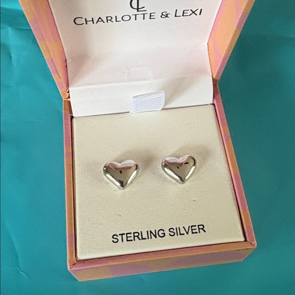"925 sterling silver Heart Stud earrings new in box - Picture 3 of 5